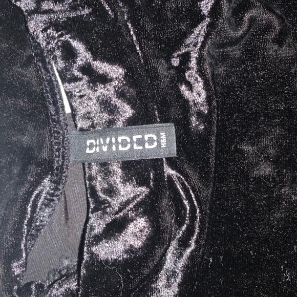H&M Turtle-Neck Crushed Velvet top - Picture 4 of 5